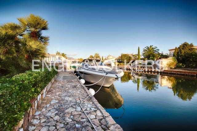 3 soverom Villa til salgs i Empuriabrava, Castelló d'Empúries med svømmebasseng garasje - € 1 390 000 (Ref: 9352160)
