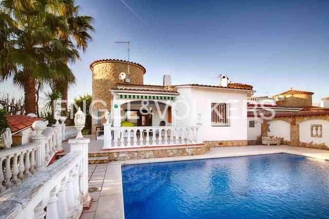 3 soverom Villa til salgs i Empuriabrava, Castelló d'Empúries med svømmebasseng garasje - € 1 390 000 (Ref: 9352160)