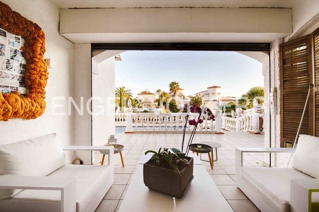 3 soverom Villa til salgs i Empuriabrava, Castelló d'Empúries med svømmebasseng garasje - € 1 390 000 (Ref: 9352160)