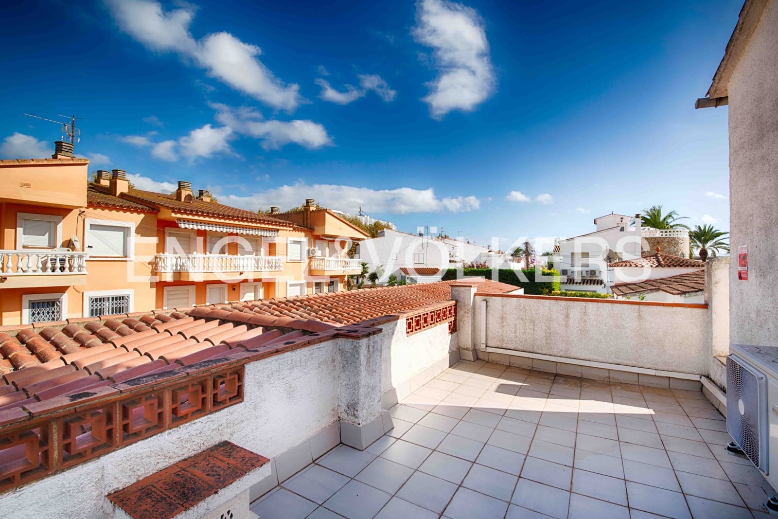 2 slaapkamer Villa te koop in Empuriabrava met garage - € 295.000 (Ref: 9378144)