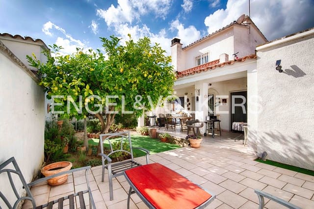 2 sovrum Villa till salu i Empuriabrava, Castelló d'Empúries med garage - 295 000 € (Ref: 9378144)