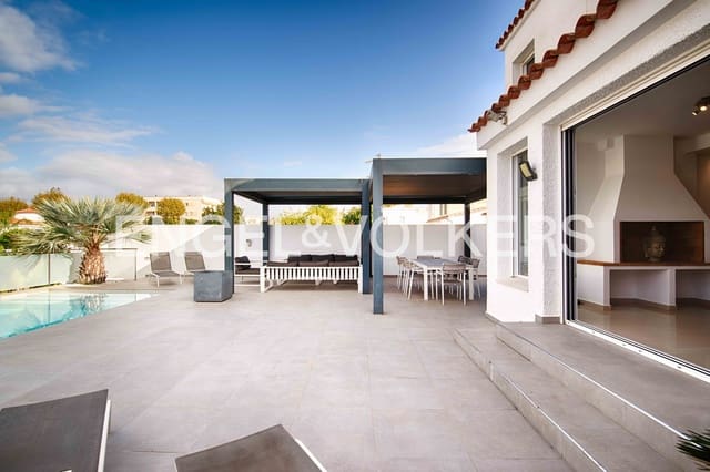 7 makuuhuone Huvila myytävänä paikassa Empuriabrava, Castelló d'Empúries mukana uima-altaan 
autotalli - 1 450 000 € (Ref: 9378410)