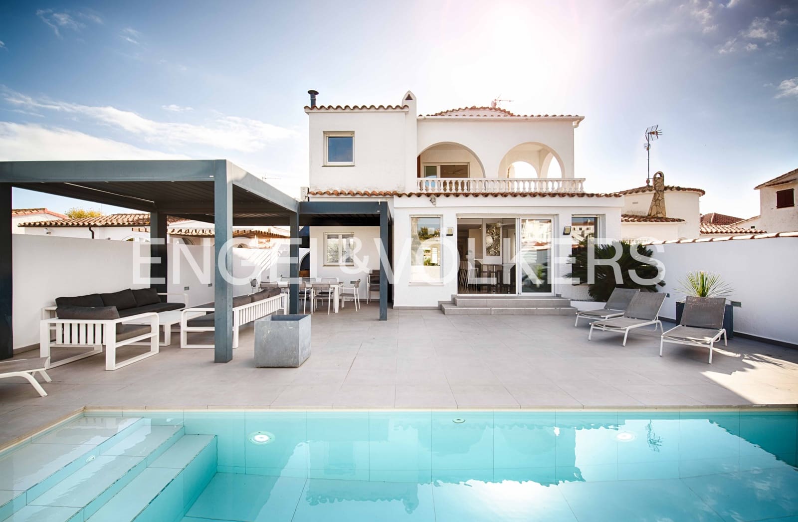 7 makuuhuone Huvila myytävänä paikassa Empuriabrava mukana uima-altaan 
autotalli - 1 450 000 € (Ref: 9378410)