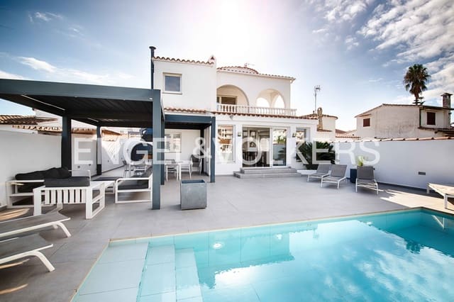 7 makuuhuone Huvila myytävänä paikassa Empuriabrava, Castelló d'Empúries mukana uima-altaan 
autotalli - 1 450 000 € (Ref: 9378410)