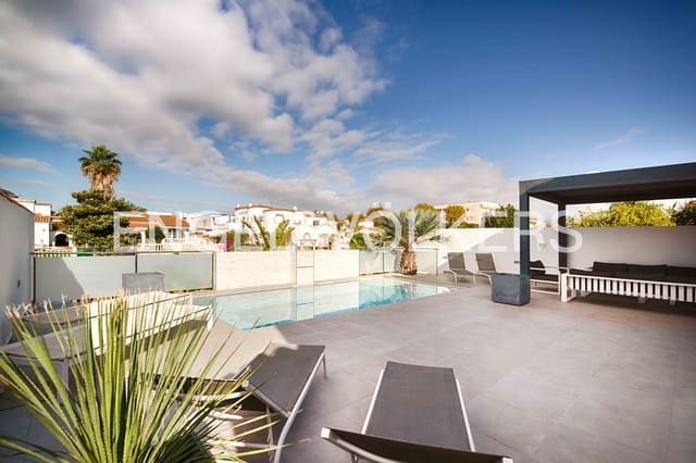 7 makuuhuone Huvila myytävänä paikassa Empuriabrava, Castelló d'Empúries mukana uima-altaan 
autotalli - 1 450 000 € (Ref: 9378410)