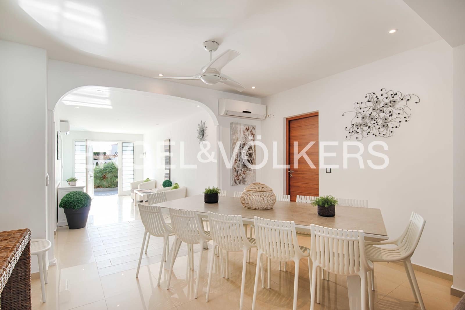 7 sovrum Villa till salu i Empuriabrava med pool garage - 1 450 000 € (Ref: 9378410)
