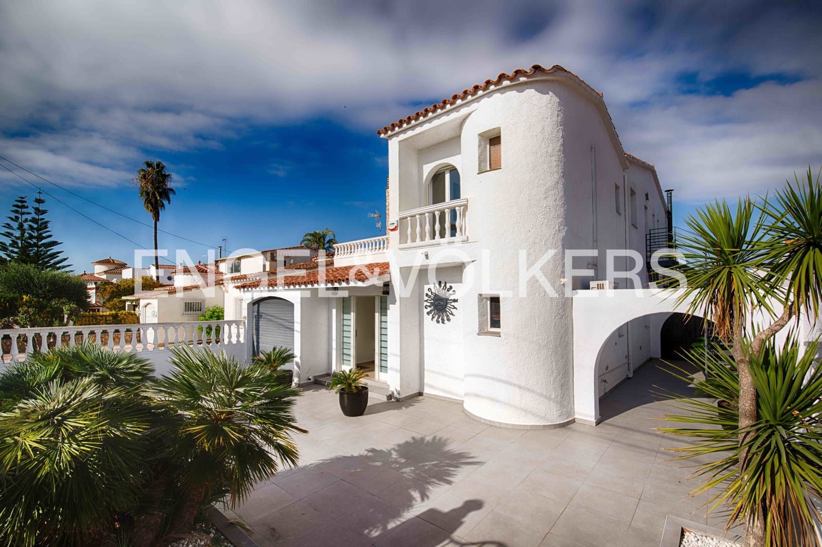 7 sovrum Villa till salu i Empuriabrava med pool garage - 1 450 000 € (Ref: 9378410)