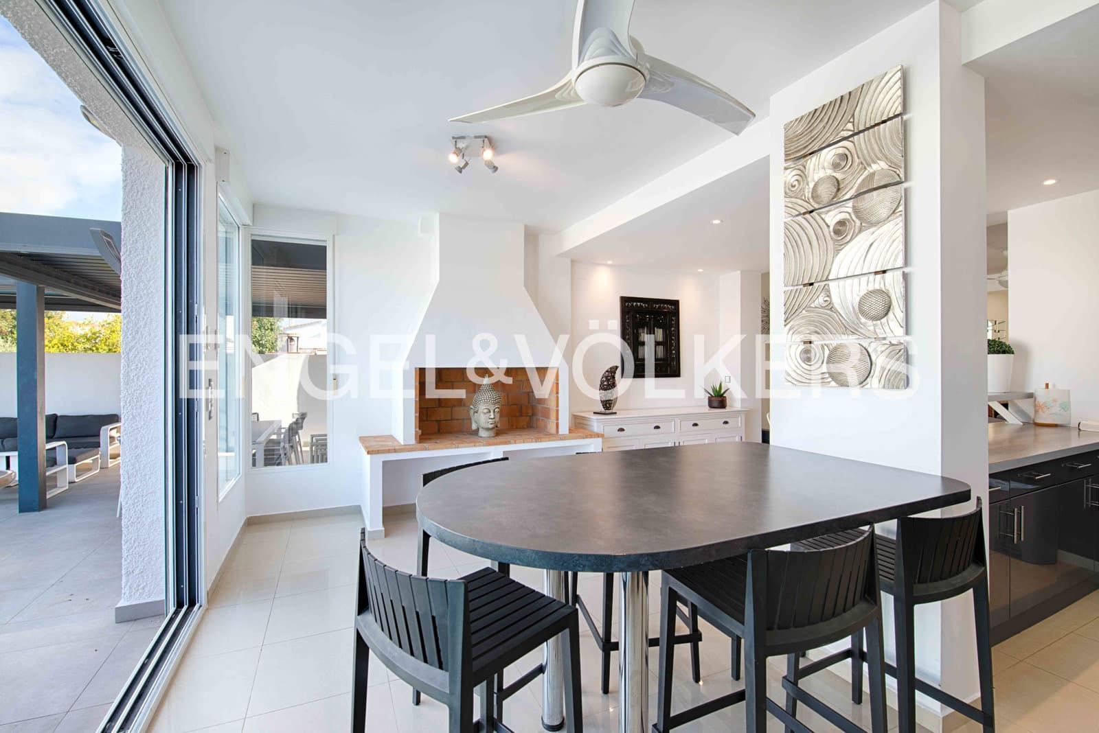7 sovrum Villa till salu i Empuriabrava med pool garage - 1 450 000 € (Ref: 9378410)