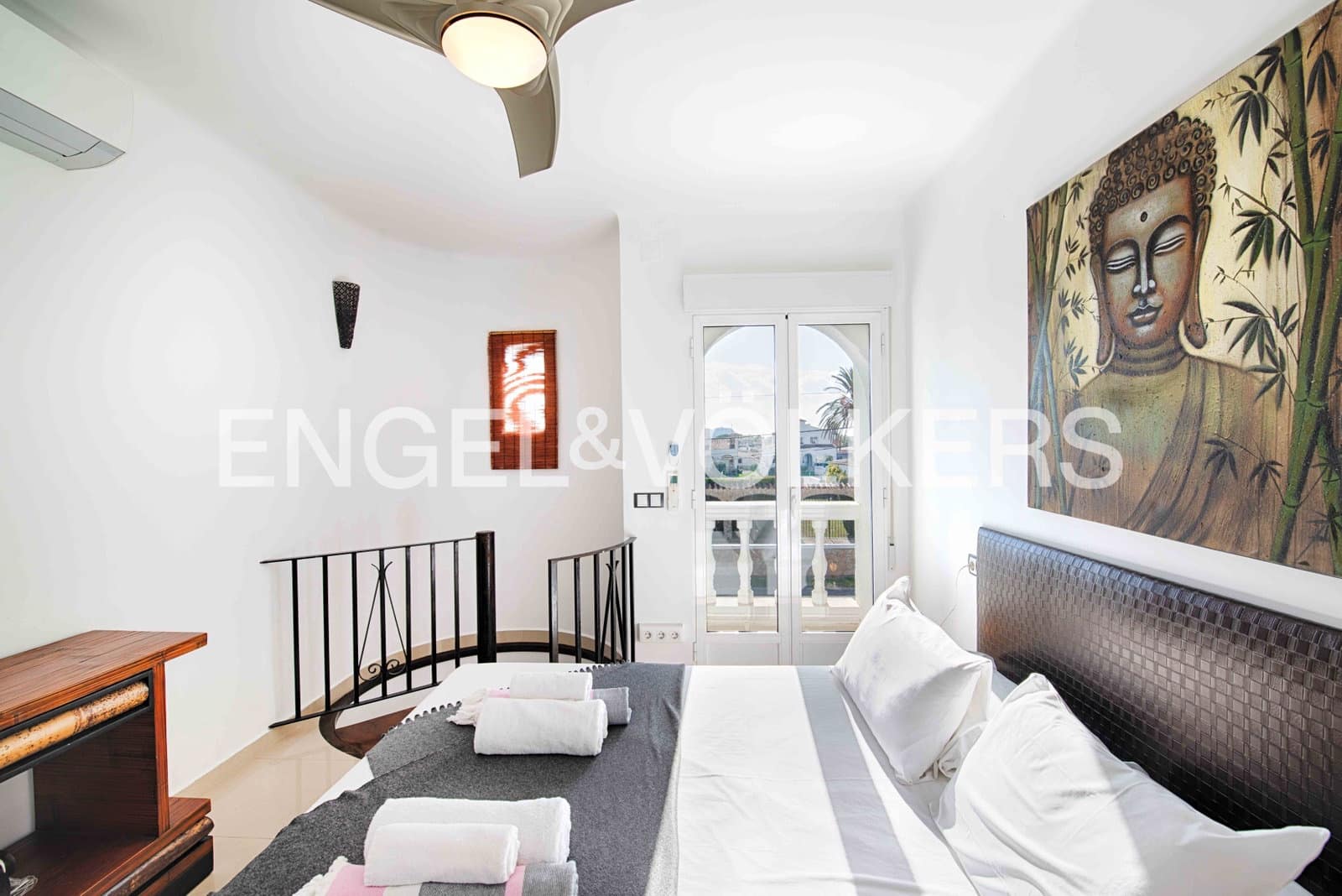 7 sovrum Villa till salu i Empuriabrava med pool garage - 1 450 000 € (Ref: 9378410)