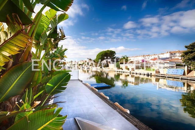 7 sovrum Villa till salu i Empuriabrava, Castelló d'Empúries med pool garage - 1 450 000 € (Ref: 9378410)