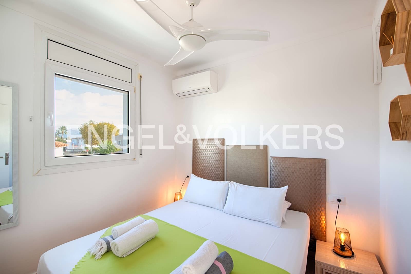 7 sovrum Villa till salu i Empuriabrava med pool garage - 1 450 000 € (Ref: 9378410)