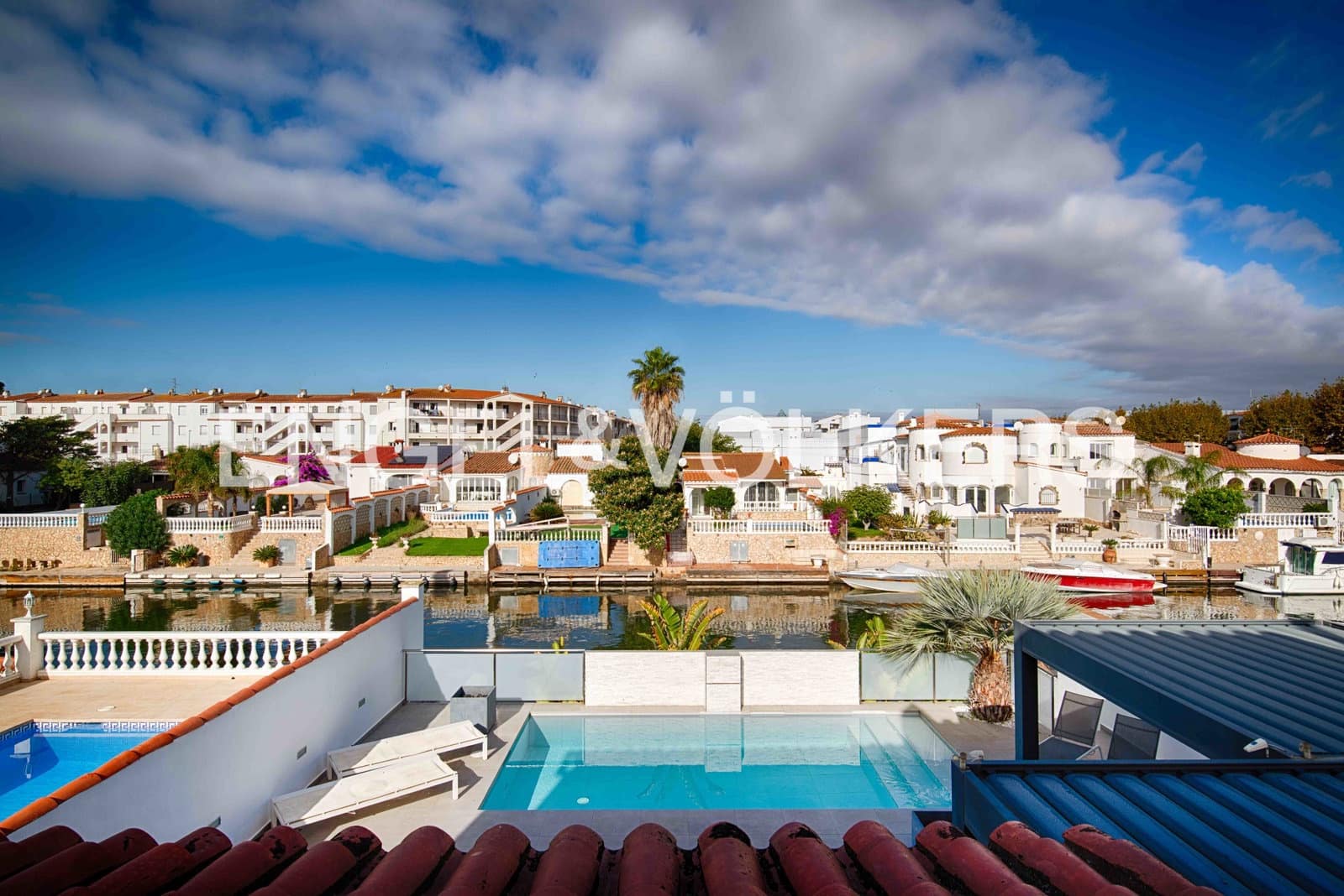 7 sovrum Villa till salu i Empuriabrava med pool garage - 1 450 000 € (Ref: 9378410)