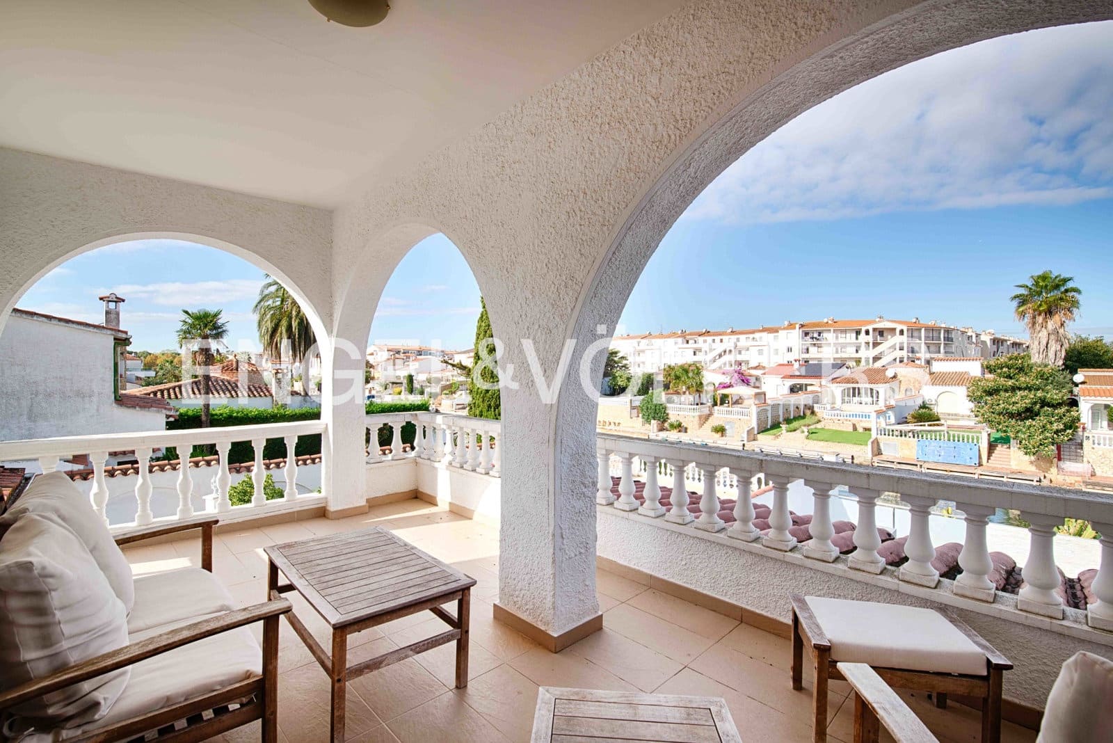 7 sovrum Villa till salu i Empuriabrava med pool garage - 1 450 000 € (Ref: 9378410)