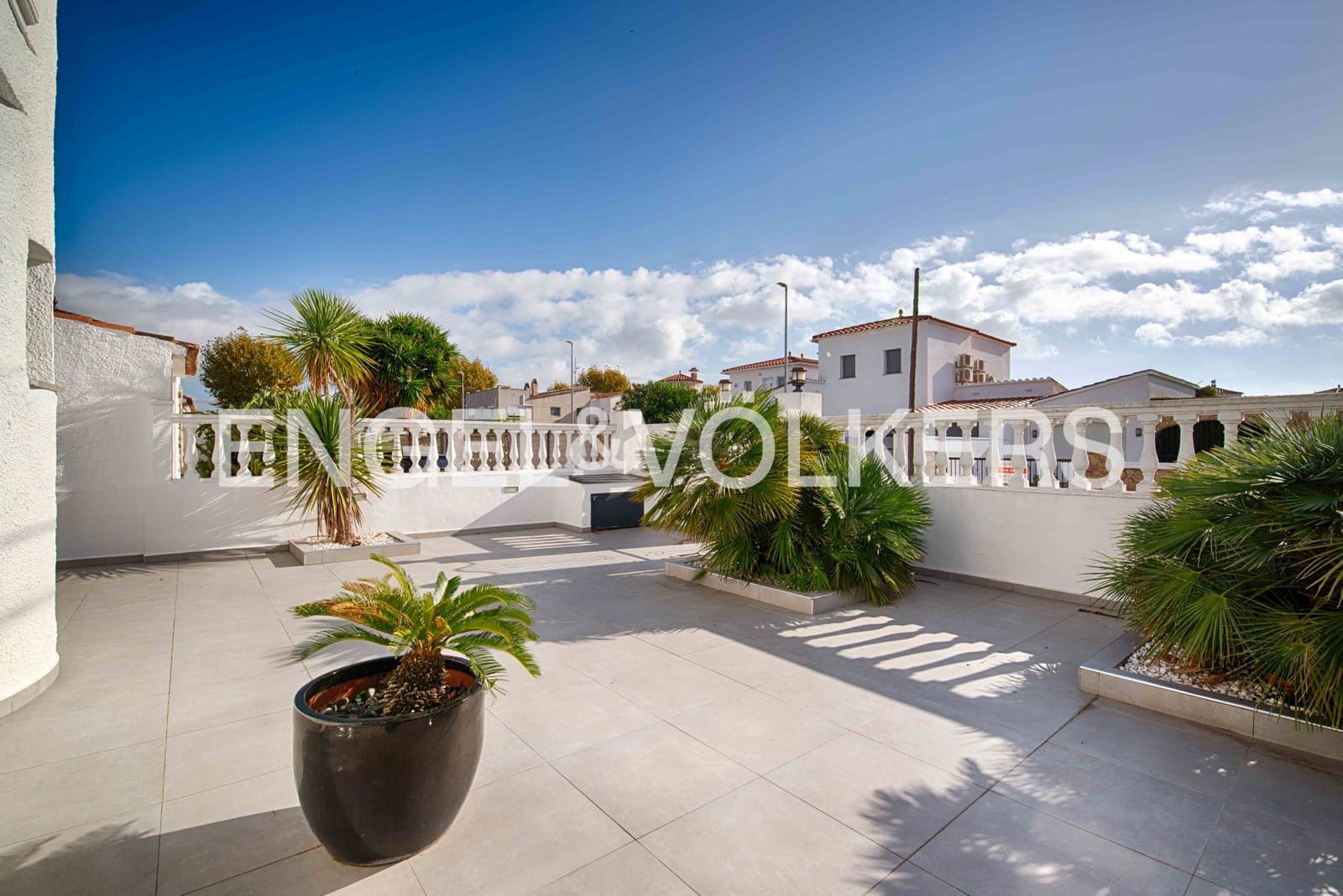 7 sovrum Villa till salu i Empuriabrava med pool garage - 1 450 000 € (Ref: 9378410)