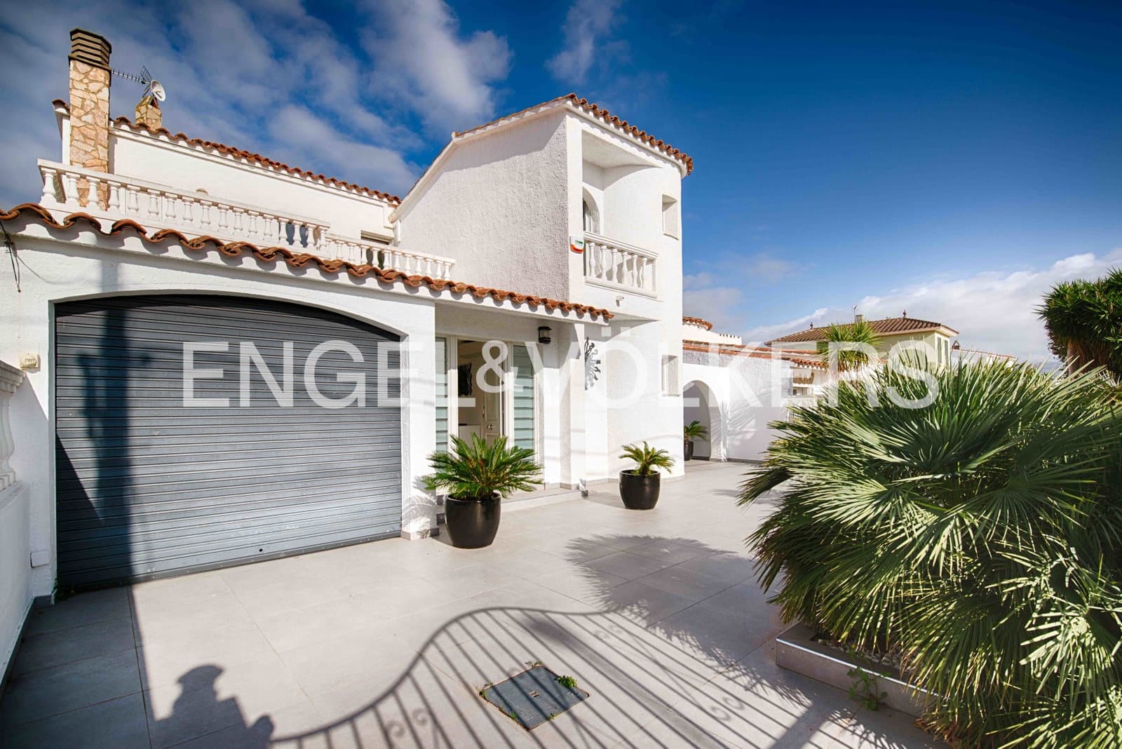 7 sovrum Villa till salu i Empuriabrava med pool garage - 1 450 000 € (Ref: 9378410)