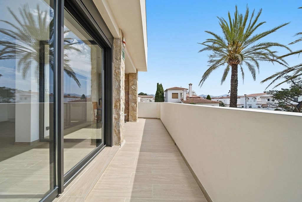 3 makuuhuone Huoneisto myytävänä paikassa Empuriabrava - 480 000 € (Ref: 9388782)