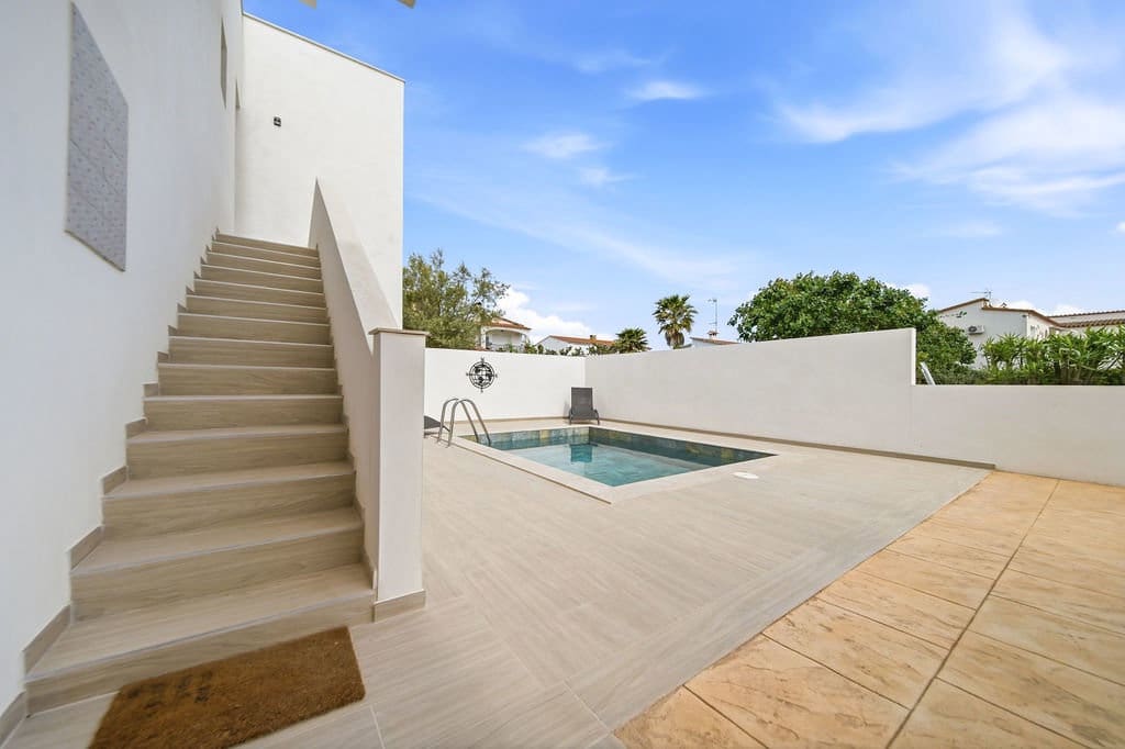 3 makuuhuone Huoneisto myytävänä paikassa Empuriabrava - 480 000 € (Ref: 9388782)