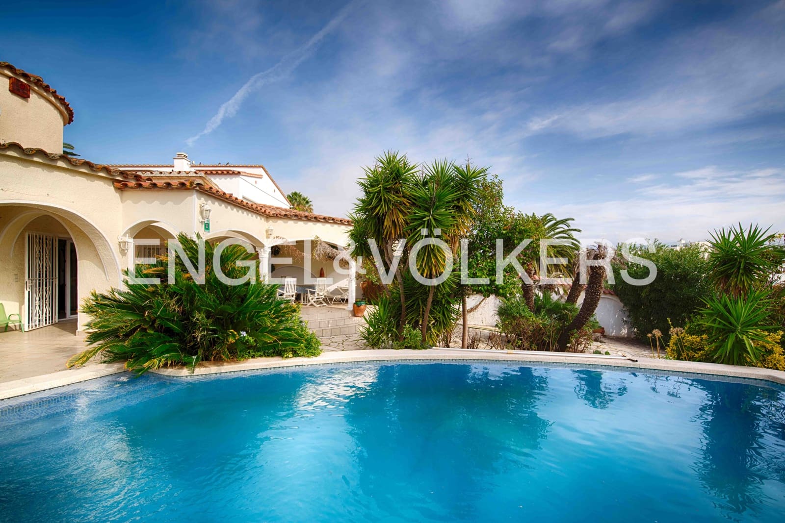 3 soverom Villa til salgs i Empuriabrava med svømmebasseng garasje - € 1 060 000 (Ref: 9394324)