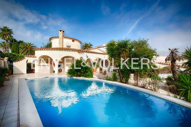 Chalet de 3 habitaciones en Empuriabrava, Castelló d'Empúries en venta con piscina garaje - 1.060.000 € (Ref: 9394324)