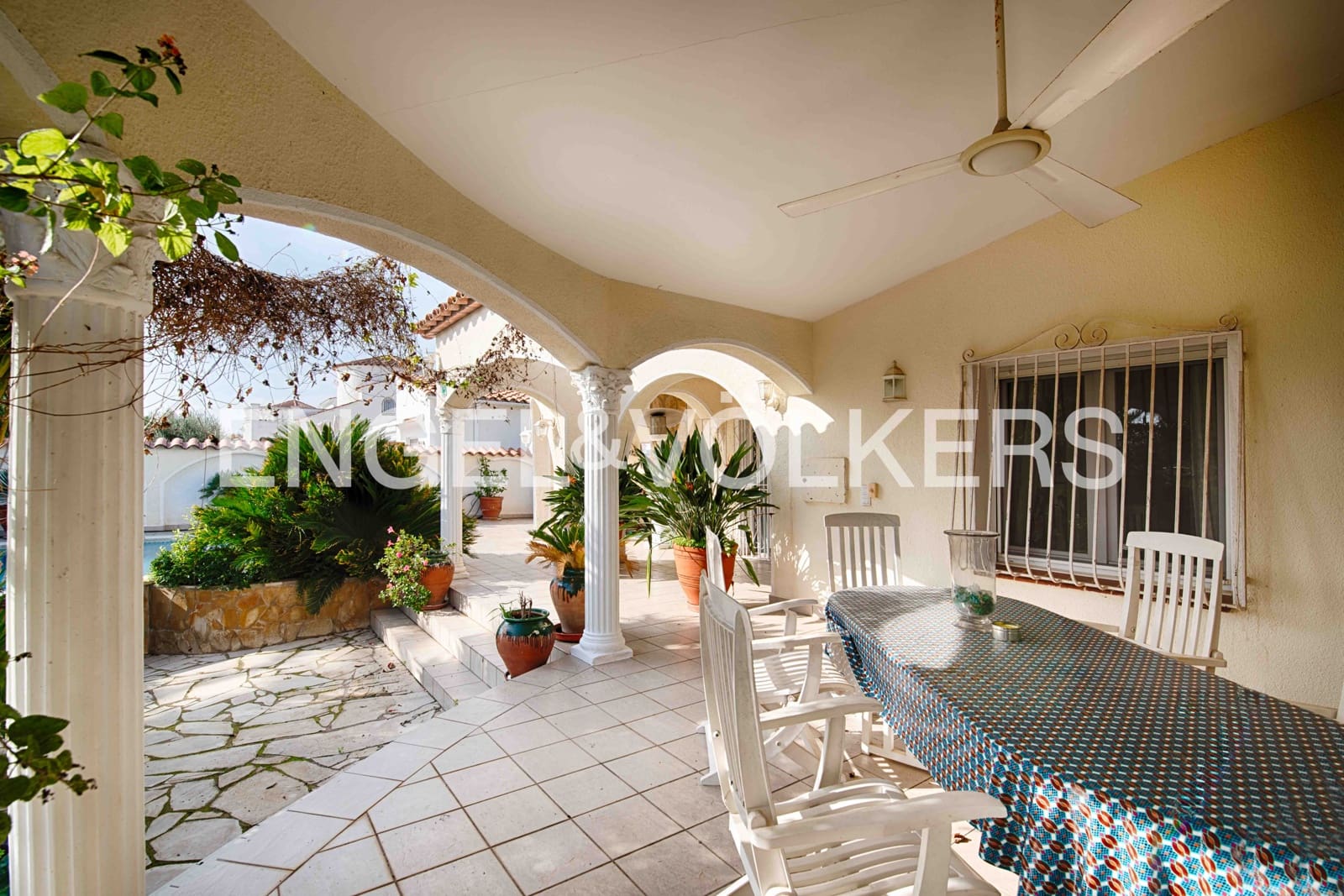 3 soverom Villa til salgs i Empuriabrava med svømmebasseng garasje - € 1 060 000 (Ref: 9394324)