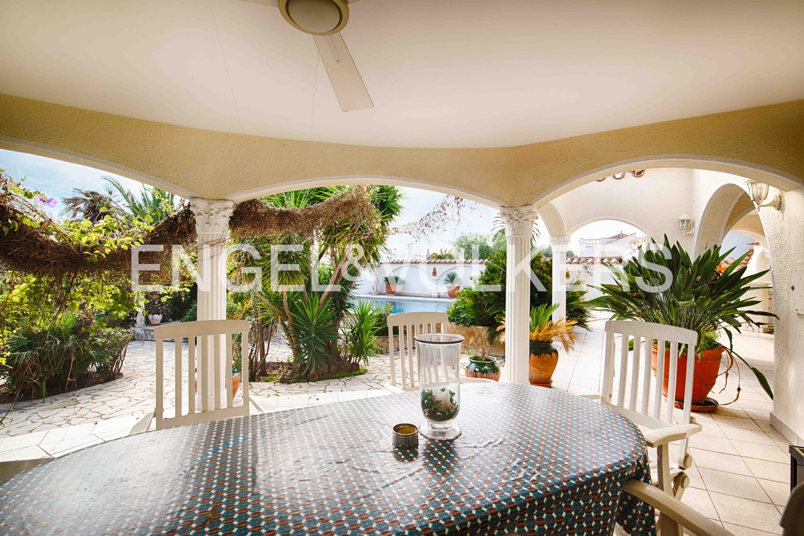 3 soverom Villa til salgs i Empuriabrava med svømmebasseng garasje - € 1 060 000 (Ref: 9394324)