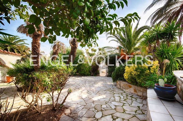 Chalet de 3 habitaciones en Empuriabrava, Castelló d'Empúries en venta con piscina garaje - 1.060.000 € (Ref: 9394324)