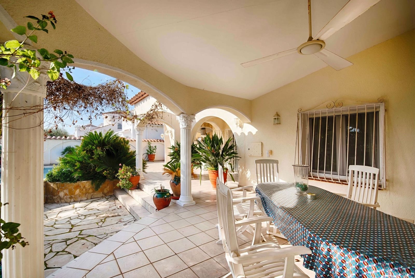 3 Zimmer Villa zu verkaufen in Empuriabrava mit Pool Garage - 1.060.000 € (Ref: 9394324)