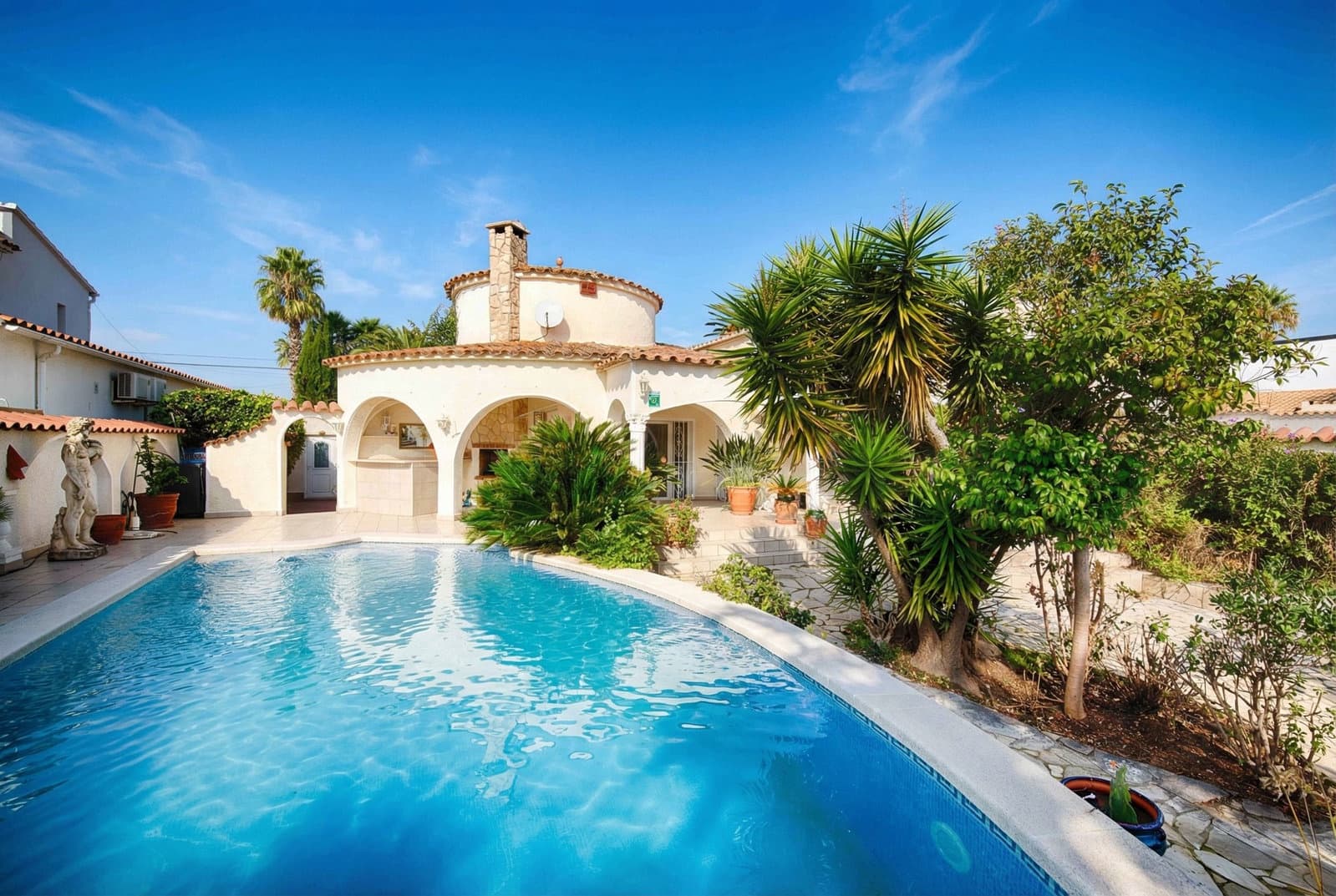 3 sypialnia Willa na sprzedaż w Empuriabrava z basenem garażem - 1 060 000 € (Ref: 9394324)