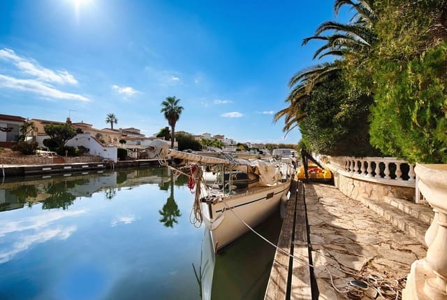 3 Zimmer Villa zu verkaufen in Empuriabrava, Castelló d'Empúries mit Pool Garage - 1.060.000 € (Ref: 9394324)