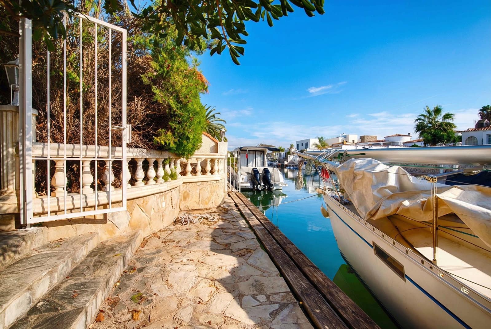 3 sypialnia Willa na sprzedaż w Empuriabrava z basenem garażem - 1 060 000 € (Ref: 9394324)