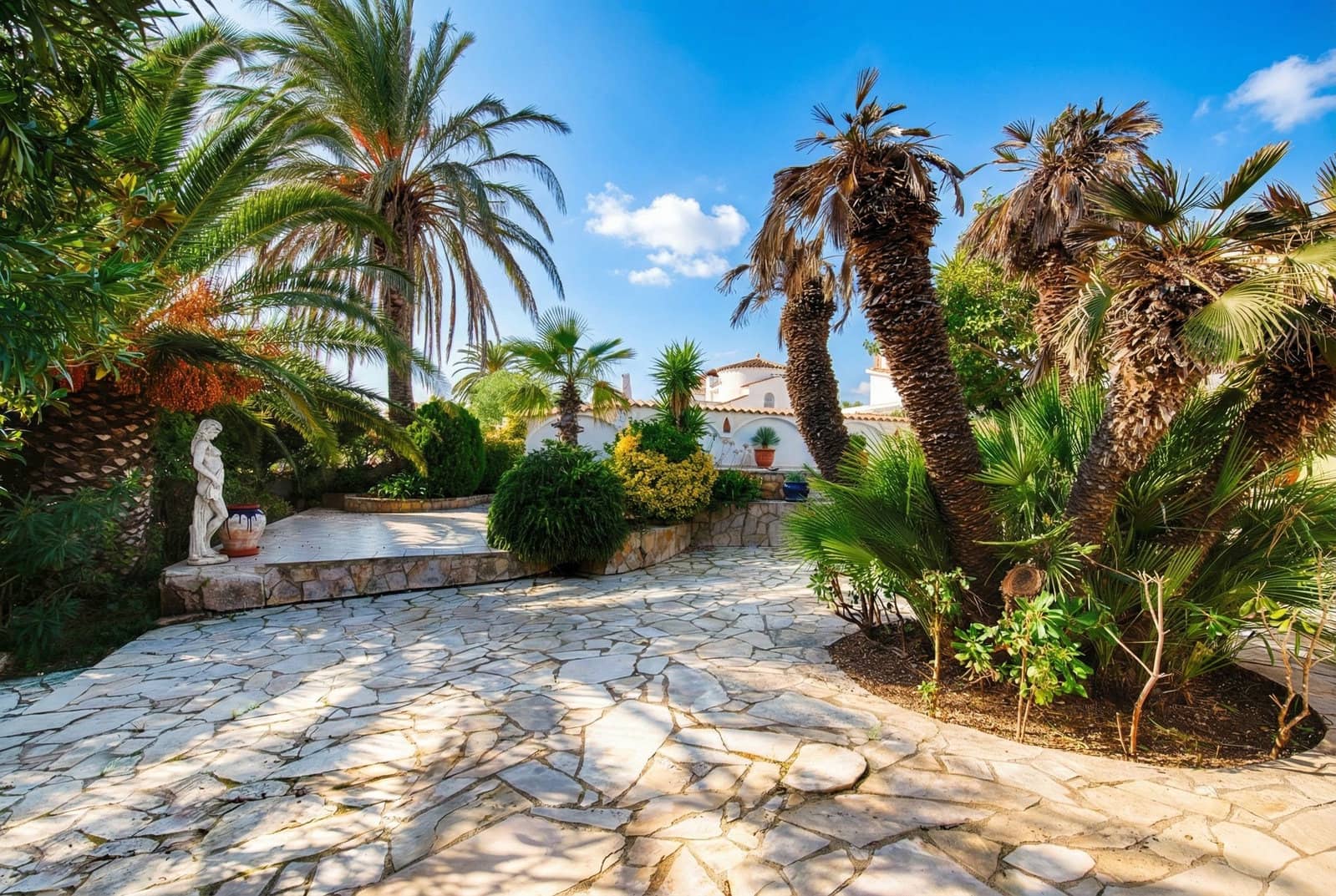 3 sypialnia Willa na sprzedaż w Empuriabrava z basenem garażem - 1 060 000 € (Ref: 9394324)