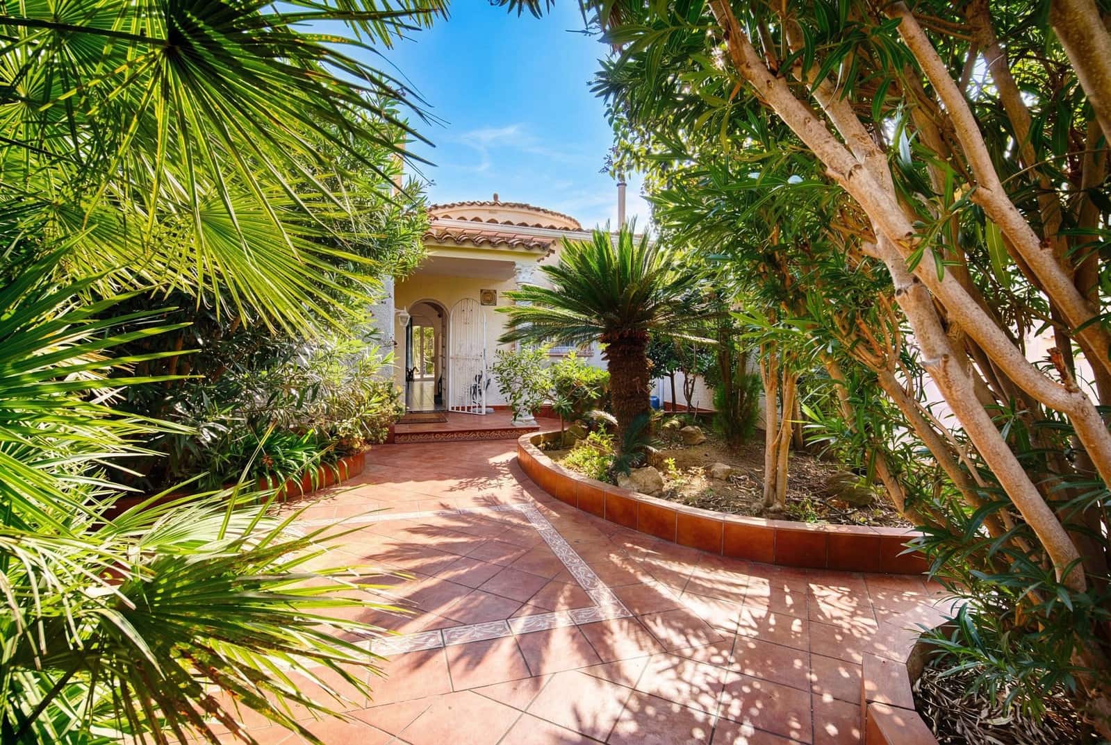 3 sypialnia Willa na sprzedaż w Empuriabrava z basenem garażem - 1 060 000 € (Ref: 9394324)
