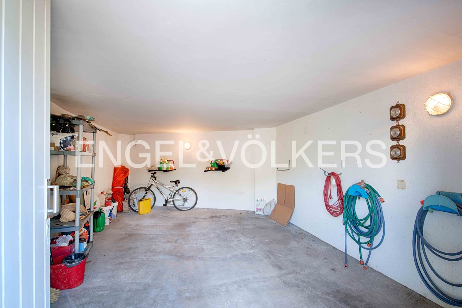 3 bedroom Villa for sale in El Port de la Selva with garage - € 780,000 (Ref: 9396759)