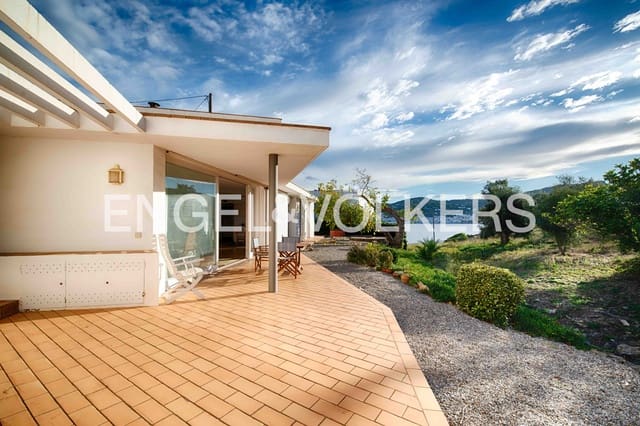 3 bedroom Villa for sale in El Port de la Selva with garage - € 780,000 (Ref: 9396759)