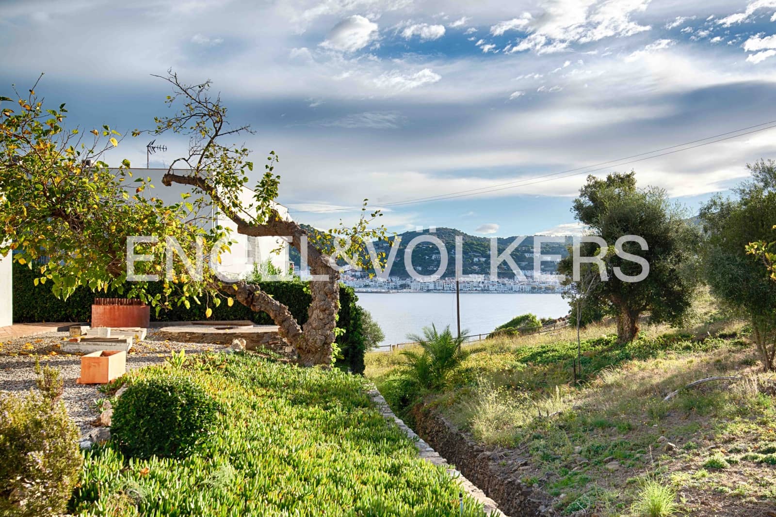 3 bedroom Villa for sale in El Port de la Selva with garage - € 780,000 (Ref: 9396759)