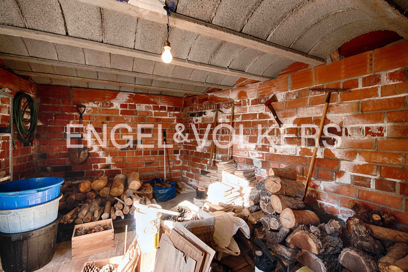 3 bedroom Villa for sale in El Port de la Selva with garage - € 780,000 (Ref: 9396759)