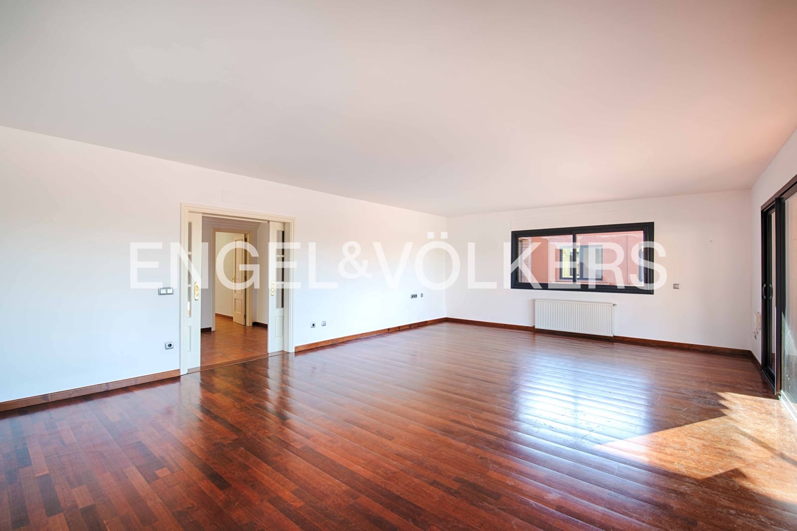 5 makuuhuone Huvila myytävänä paikassa Peralada mukana uima-altaan 
autotalli - 1 700 000 € (Ref: 9401794)