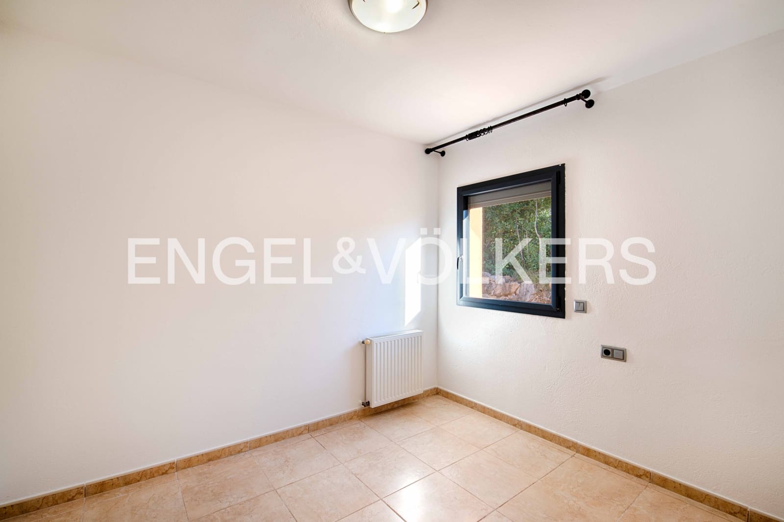 5 makuuhuone Huvila myytävänä paikassa Peralada mukana uima-altaan 
autotalli - 1 700 000 € (Ref: 9401794)