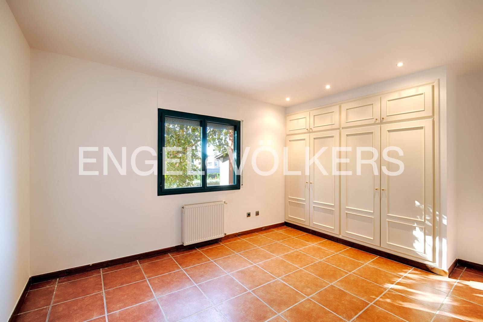 5 makuuhuone Huvila myytävänä paikassa Peralada mukana uima-altaan 
autotalli - 1 700 000 € (Ref: 9401794)