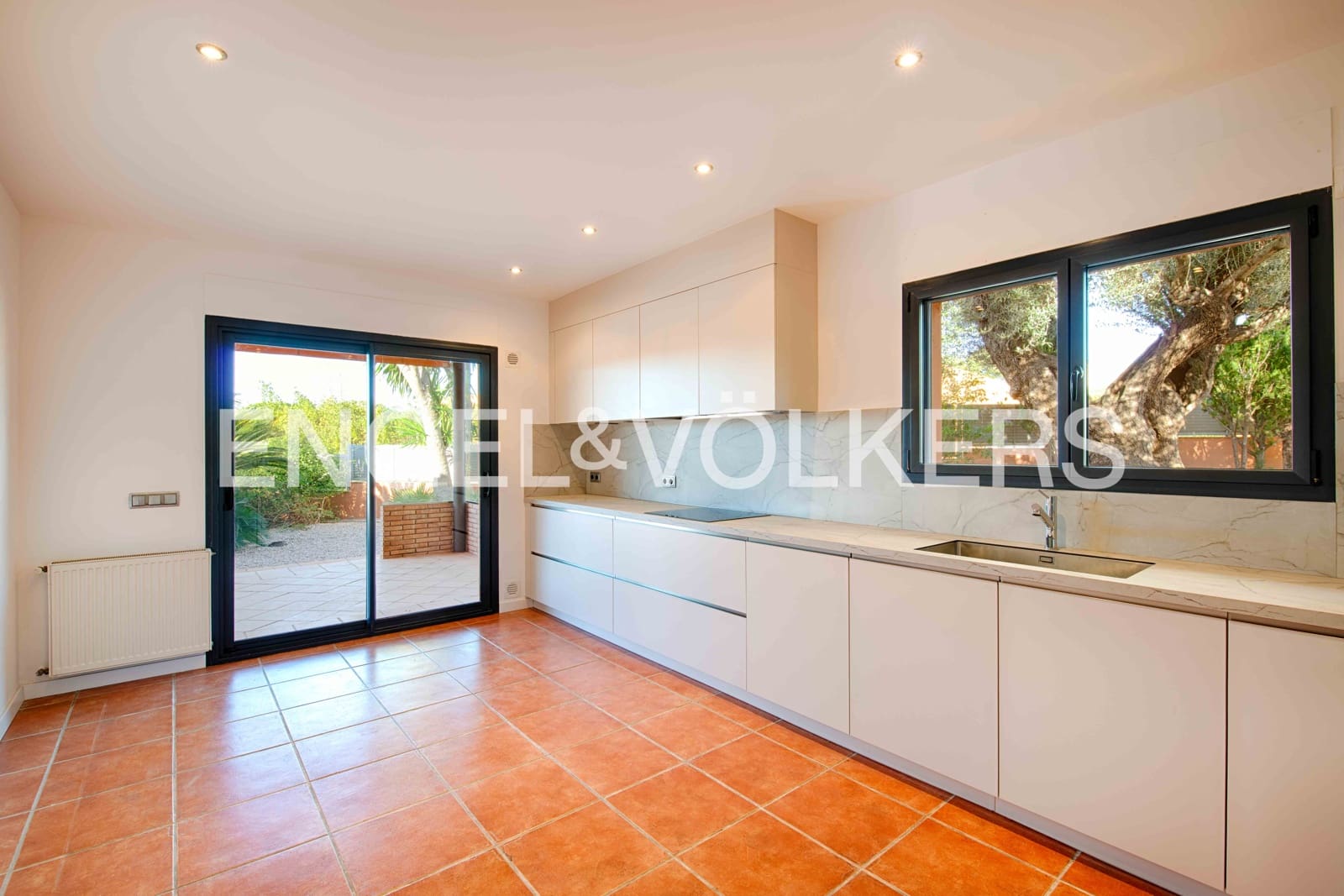 5 makuuhuone Huvila myytävänä paikassa Peralada mukana uima-altaan 
autotalli - 1 700 000 € (Ref: 9401794)