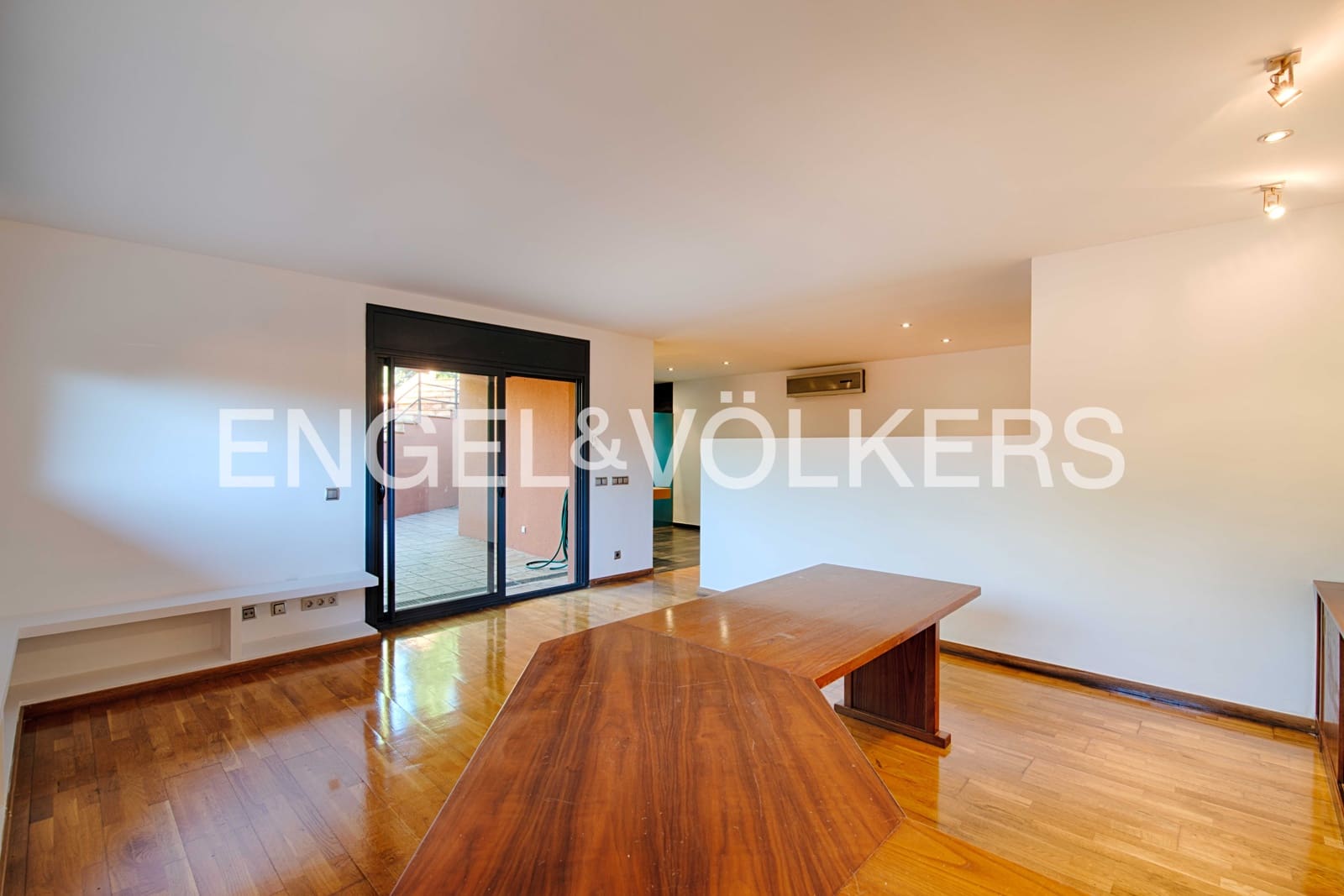 5 makuuhuone Huvila myytävänä paikassa Peralada mukana uima-altaan 
autotalli - 1 700 000 € (Ref: 9401794)