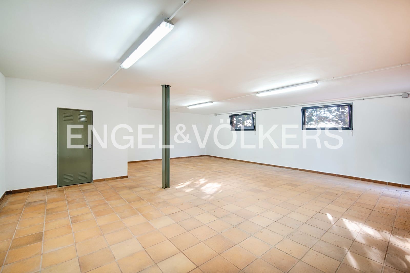 5 makuuhuone Huvila myytävänä paikassa Peralada mukana uima-altaan 
autotalli - 1 700 000 € (Ref: 9401794)