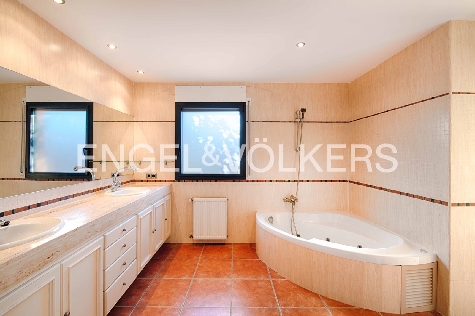 5 makuuhuone Huvila myytävänä paikassa Peralada mukana uima-altaan 
autotalli - 1 700 000 € (Ref: 9401794)