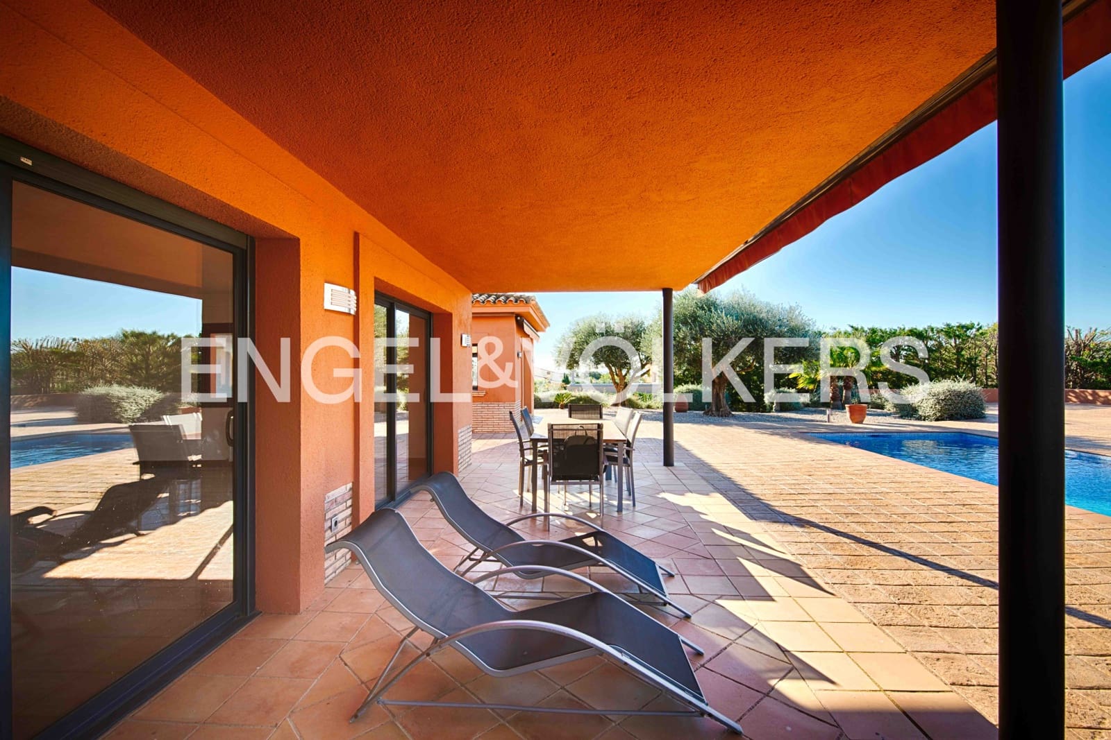 5 makuuhuone Huvila myytävänä paikassa Peralada mukana uima-altaan 
autotalli - 1 700 000 € (Ref: 9401794)