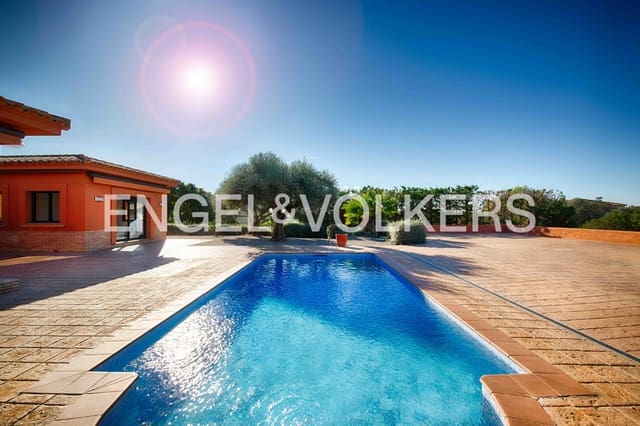 5 makuuhuone Huvila myytävänä paikassa Peralada mukana uima-altaan 
autotalli - 1 700 000 € (Ref: 9401794)