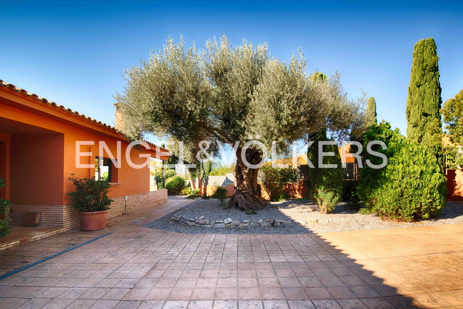 5 makuuhuone Huvila myytävänä paikassa Peralada mukana uima-altaan 
autotalli - 1 700 000 € (Ref: 9401794)