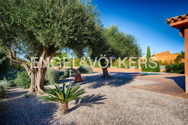 5 makuuhuone Huvila myytävänä paikassa Peralada mukana uima-altaan 
autotalli - 1 700 000 € (Ref: 9401794)