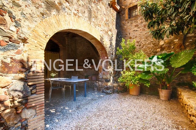 3 bedroom Townhouse for sale in Mollet de Peralada - € 485,000 (Ref: 9409976)