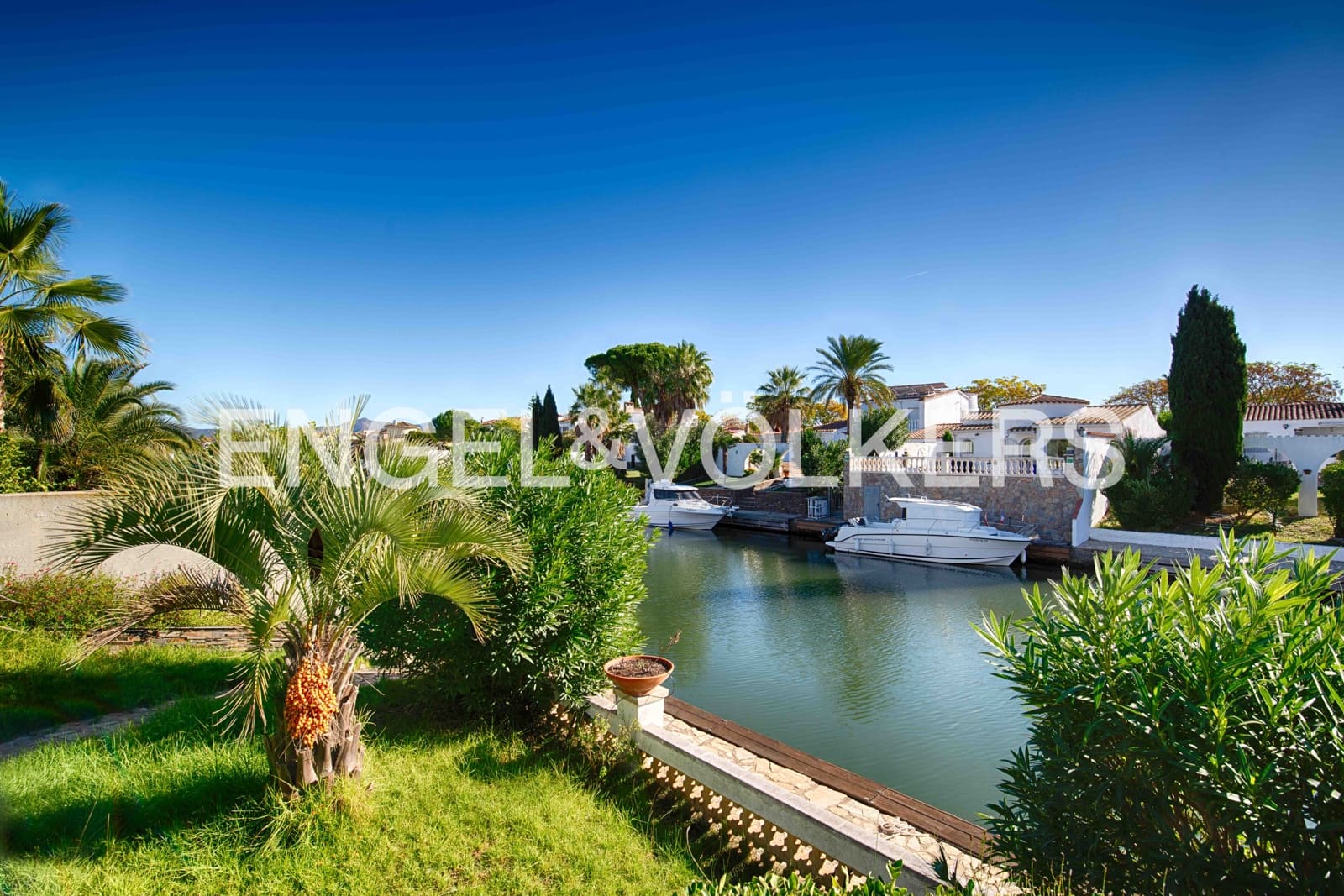 3 soverom Villa til salgs i Empuriabrava med svømmebasseng garasje - € 895 000 (Ref: 9412721)