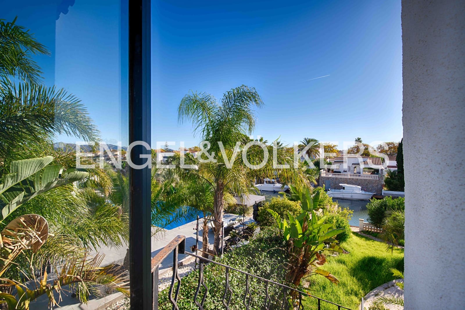 3 soverom Villa til salgs i Empuriabrava med svømmebasseng garasje - € 895 000 (Ref: 9412721)